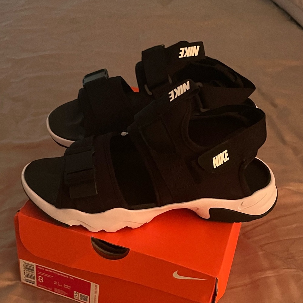 Nike canyon sandals